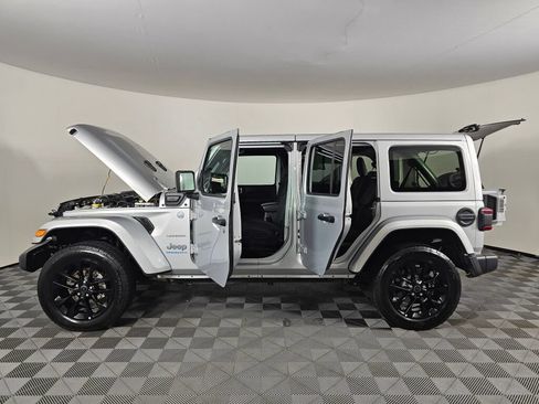 Used 2024 Jeep Wrangler Unlimited Sahara AWD/4WD image 16