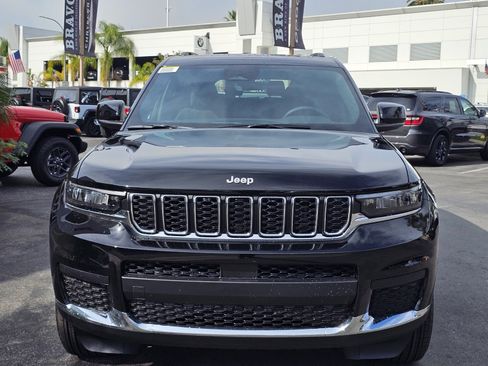 New 2025 Jeep Grand Cherokee L Laredo image 2