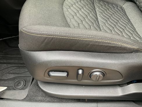 Used 2019 Chevrolet Equinox LT FWD image 18