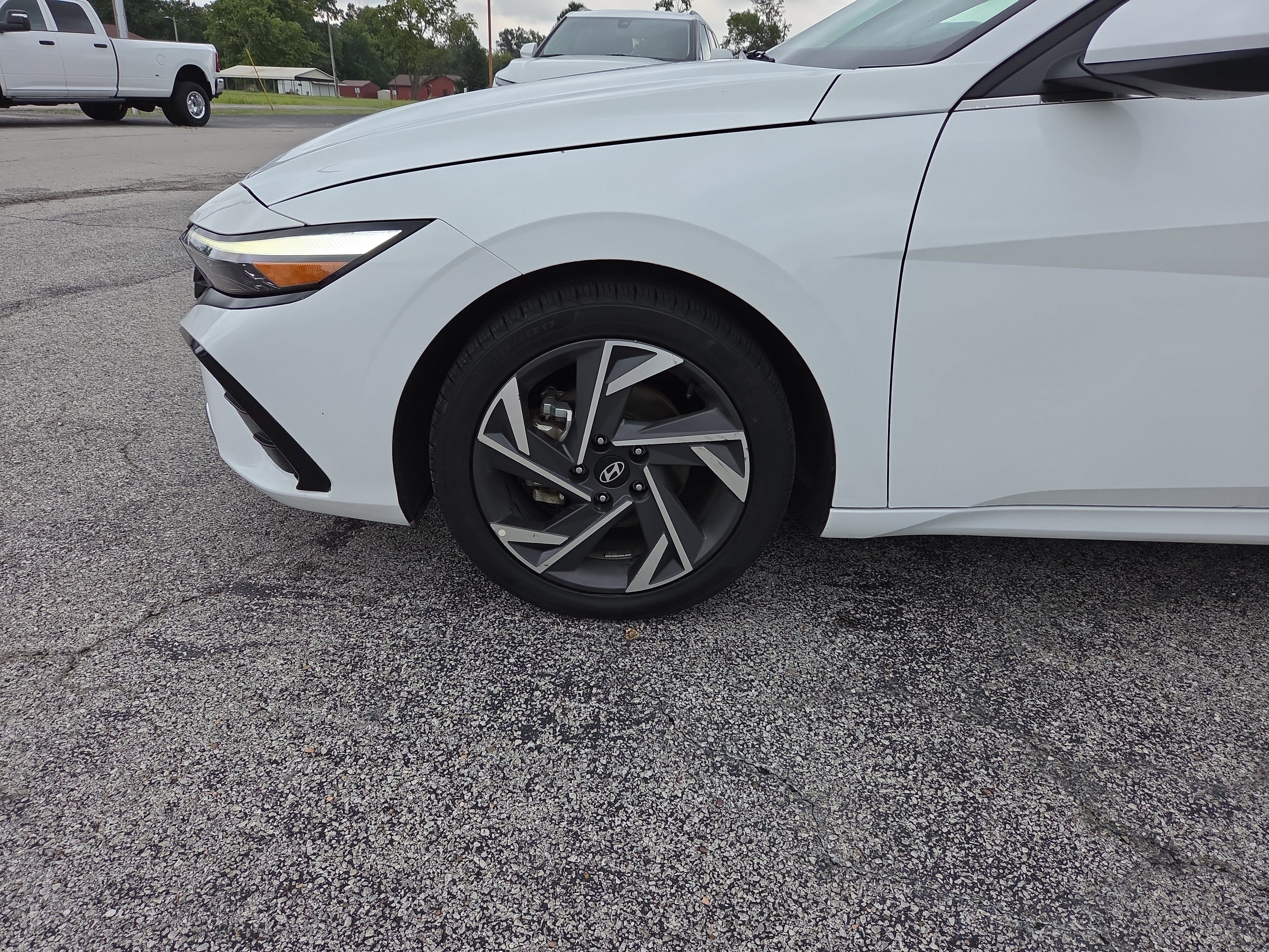 Used 2025 Hyundai Elantra SEL FWD image 5