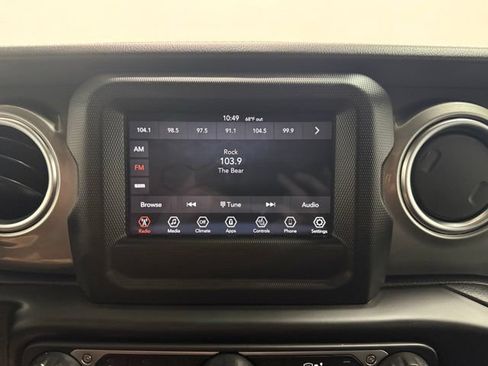Used 2020 Jeep Wrangler Unlimited Sahara w/ Cold Weather Group AWD/4WD image 17