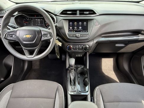 Used 2023 Chevrolet TrailBlazer LS FWD image 2