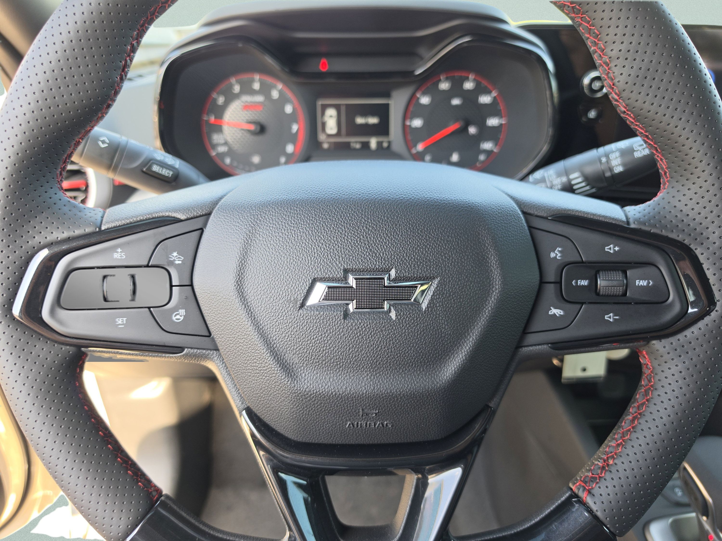 Used 2026 Chevrolet Trax RS w/ Sunroof Package FWD image 32