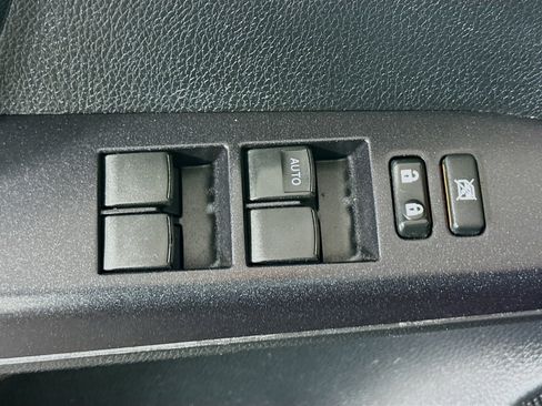 Used 2018 Toyota RAV4 LE image 23