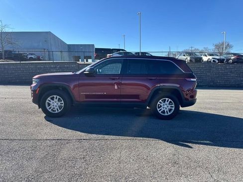 Used 2024 Jeep Grand Cherokee Laredo w/ Trailer Tow Package image 8