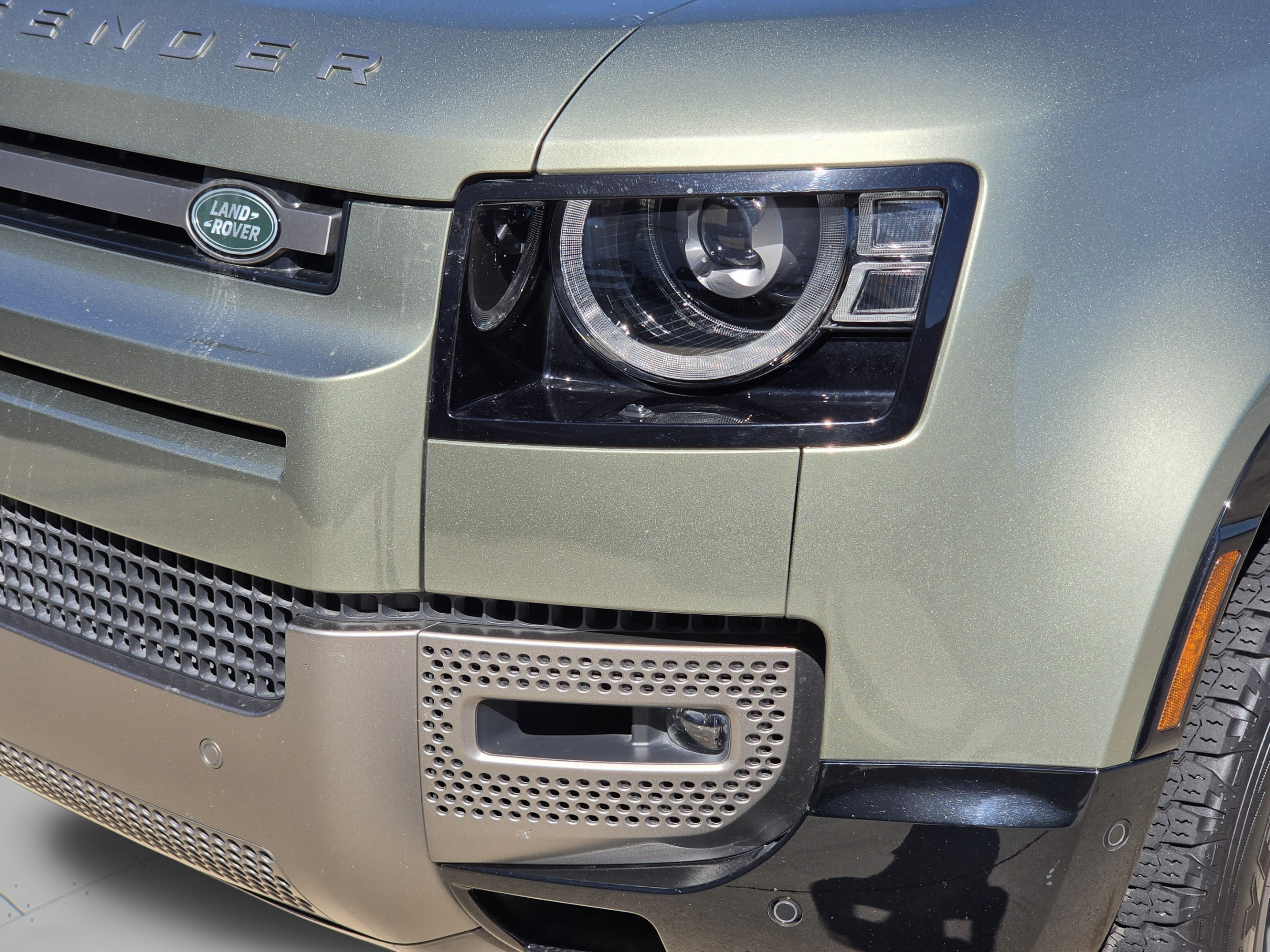 Used 2024 Land Rover Defender 110 X-Dynamic SE AWD/4WD image 9