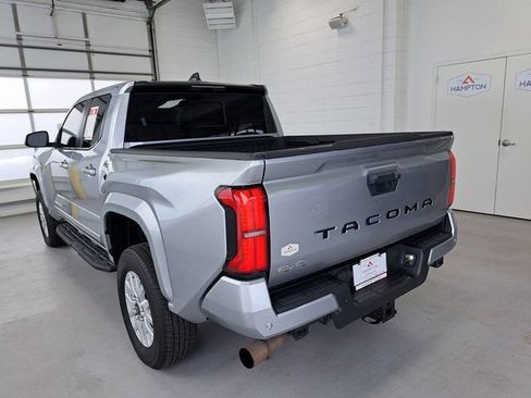 Used 2024 Toyota Tacoma SR5 AWD/4WD image 8