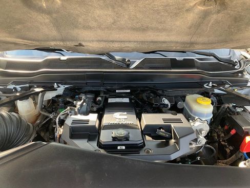 Used 2022 RAM 2500 Tradesman w/ Chrome Appearance Group image 9