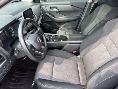 Used 2025 Nissan Rogue SV FWD image 5