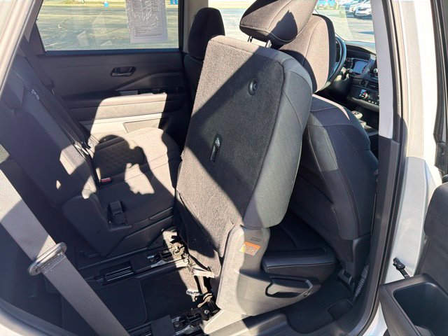 Used 2025 Nissan Pathfinder S FWD image 38