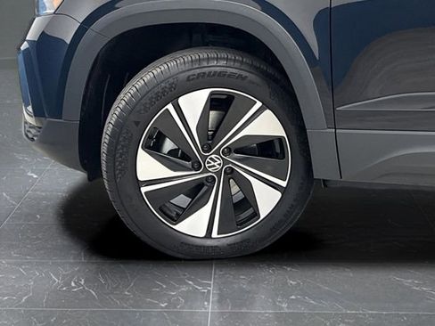 Used 2024 Volkswagen Taos SE w/ Panoramic Sunroof Package image 35