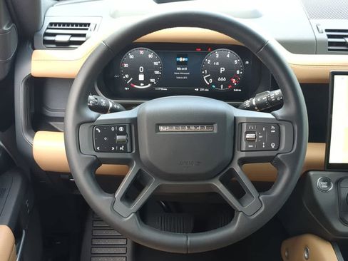 Certified 2026 Land Rover Defender 110 X-Dynamic SE AWD/4WD image 25