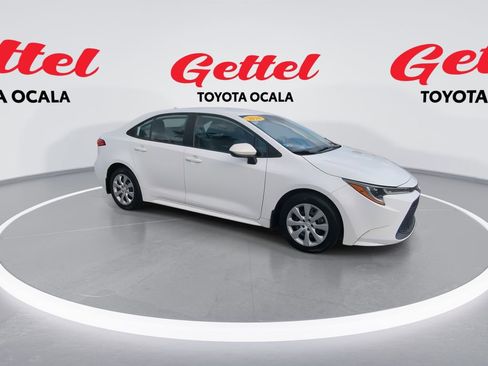 Used 2020 Toyota Corolla LE image 2
