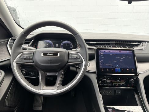 Used 2023 Jeep Grand Cherokee Limited AWD/4WD image 13