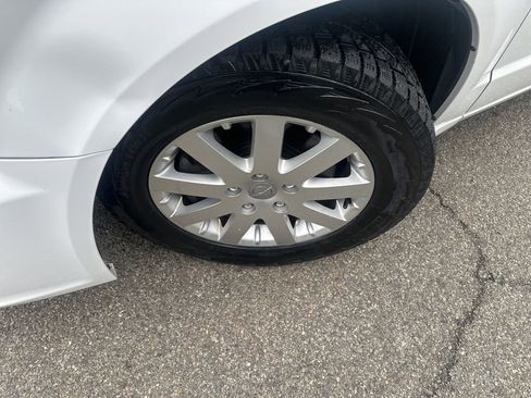 Used 2015 Chrysler Town & Country Touring w/ Driver Convenience Group image 2