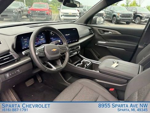 Used 2025 Chevrolet Traverse LT w/ Sun and Wheel Package AWD/4WD image 13
