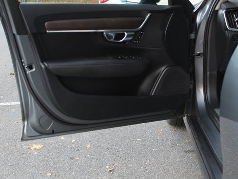 Used 2019 Volvo V90 T6 Cross Country w/ Advanced Package image 12