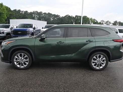 Used 2023 Toyota Highlander Limited FWD image 6