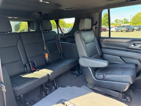 Used 2022 Chevrolet Suburban High Country w/ Premium Package 2 AWD/4WD image 33