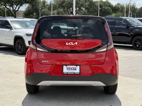 Used 2024 Kia Soul LX w/ Option Group 015 FWD image 6