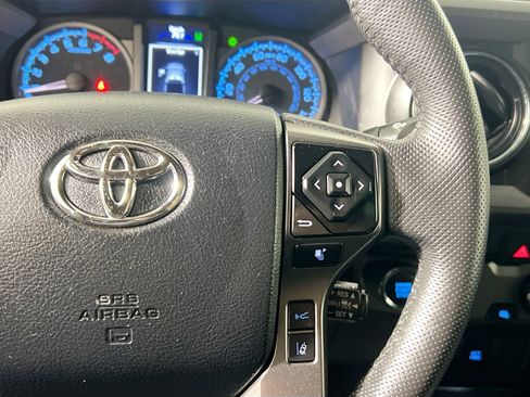 Used 2023 Toyota Tacoma TRD Off-Road image 19