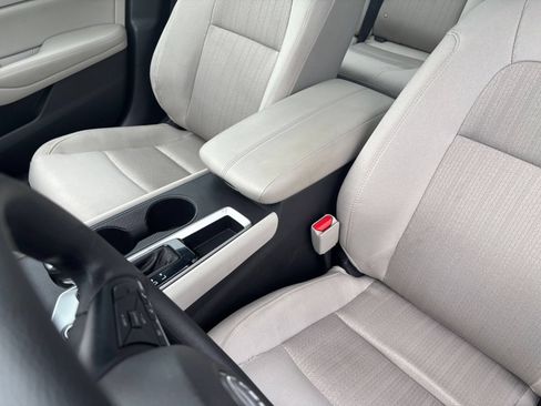 Used 2025 Nissan Altima 2.5 SV FWD image 30