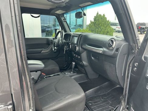 Used 2017 Jeep Wrangler Unlimited Sport w/ Quick Order Package 24S AWD/4WD image 14