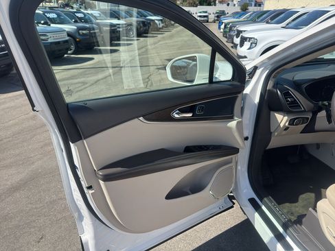 Used 2016 Lincoln MKX Select w/ Select Plus Package AWD/4WD image 7
