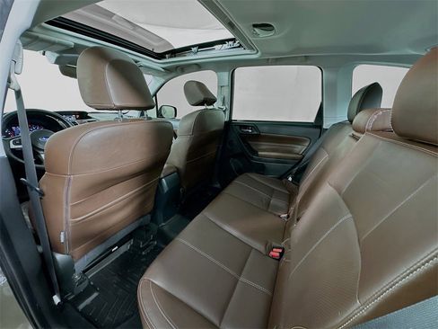 Used 2018 Subaru Forester 2.5i Touring w/ Popular Package #3B image 4