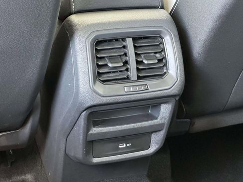 Used 2025 Volkswagen Taos SE AWD/4WD image 14