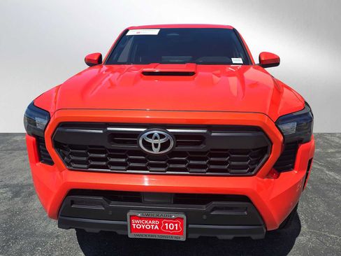 Used 2024 Toyota Tacoma TRD Sport w/ TRD Sport Upgrade Package AWD/4WD image 8