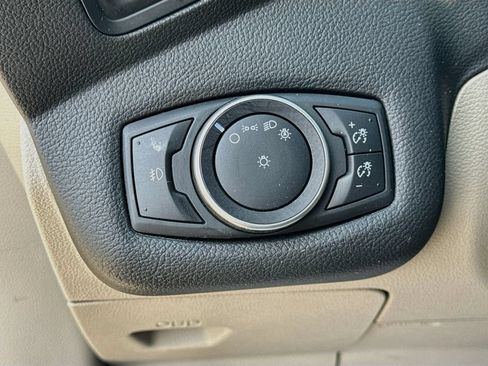 Used 2017 Ford C-MAX Titanium w/ Equipment Group 301A FWD image 10