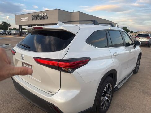 Used 2023 Toyota Highlander XLE image 5