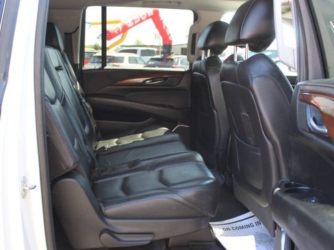 Used 2018 Cadillac Escalade ESV Luxury AWD/4WD image 10