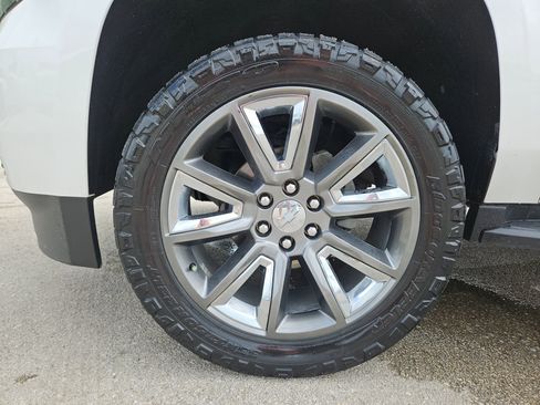Used 2018 Chevrolet Suburban LT AWD/4WD image 31