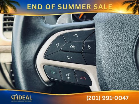 Used 2017 Jeep Grand Cherokee Laredo w/ Quick Order Package 23E AWD/4WD image 12