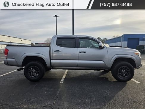 Used 2016 Toyota Tacoma SR image 9