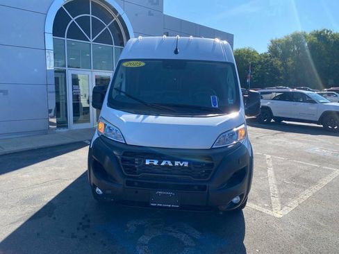 Used 2025 RAM ProMaster 2500 w/ Premium Convenience Group image 8
