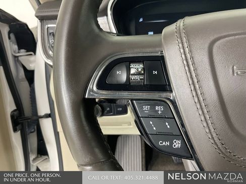 Used 2017 Lincoln Continental Select w/ Technology Package FWD image 43