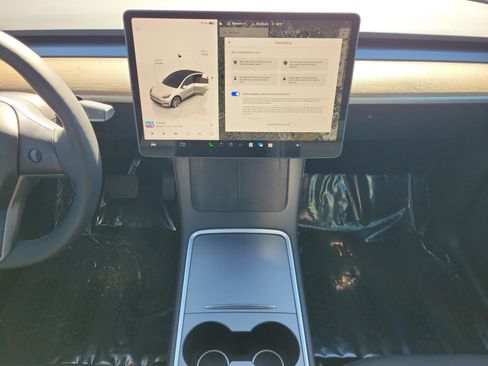 Used 2024 Tesla Model Y Long Range image 13