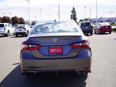Used 2021 Toyota Camry SE FWD image 9