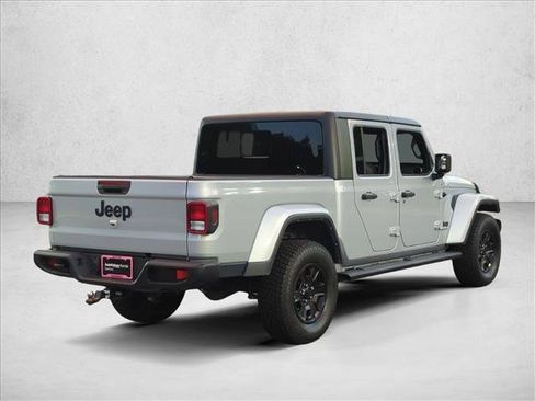 Used 2022 Jeep Gladiator Sport AWD/4WD image 5