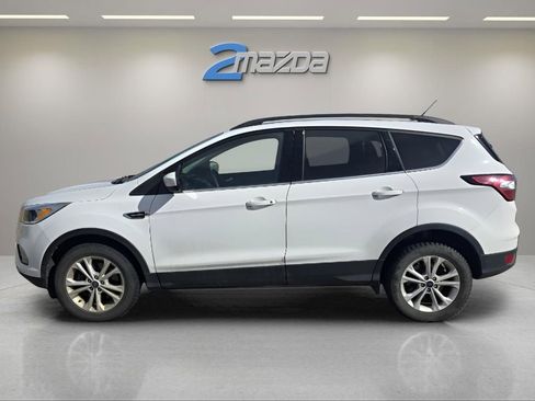 Used 2018 Ford Escape SE image 2
