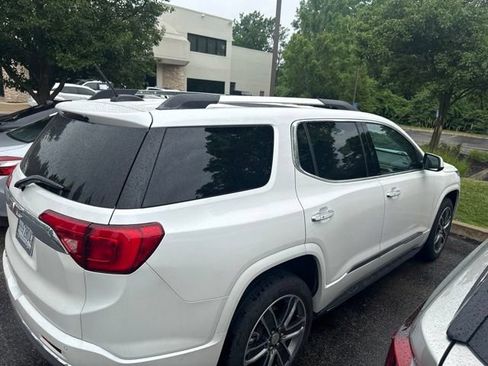 Used 2017 GMC Acadia Denali w/ Technology Package FWD image 5