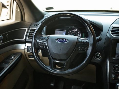 Used 2017 Ford Explorer XLT w/ Equipment Group 202A image 28