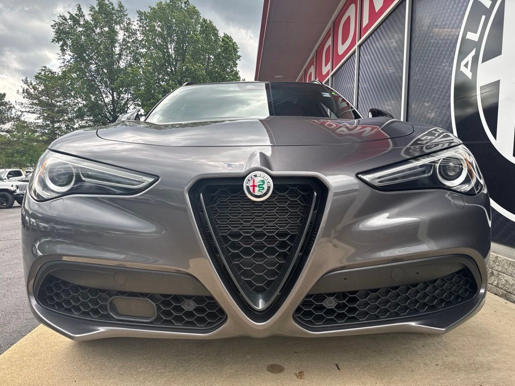 Used 2023 Alfa Romeo Stelvio Veloce AWD/4WD image 8