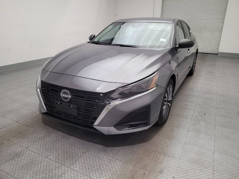 Used 2025 Nissan Altima 2.5 SV FWD image 15