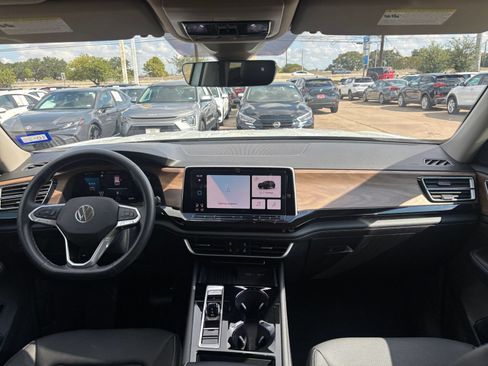 Used 2026 Volkswagen Atlas SE FWD image 37