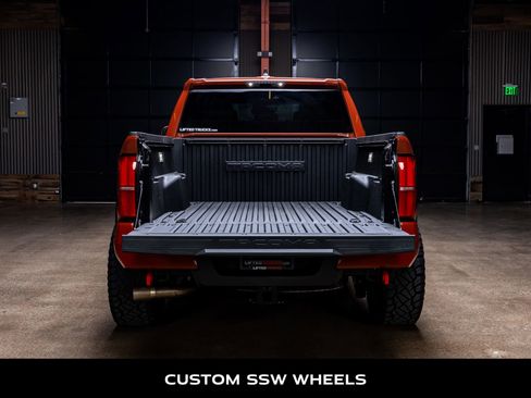 Used 2025 Toyota Tacoma TRD Off-Road image 8