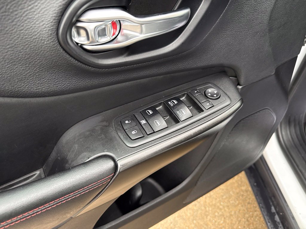 Used 2019 Jeep Cherokee Trailhawk w/ Cold Weather Group AWD/4WD image 24